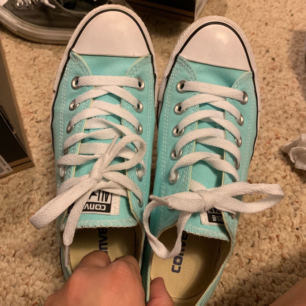 Women’s Converse size 7